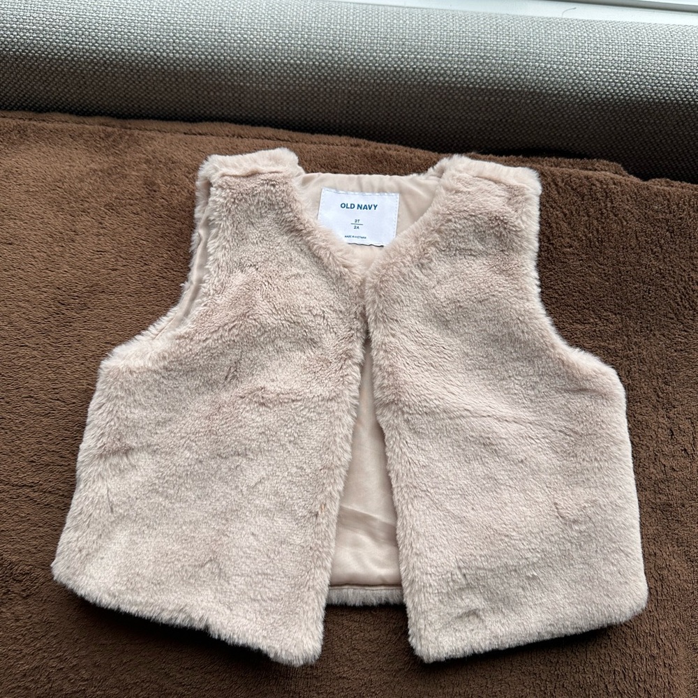 3/27$ Toddler Tan Faux Fur Sleeveless Vest size 2T
